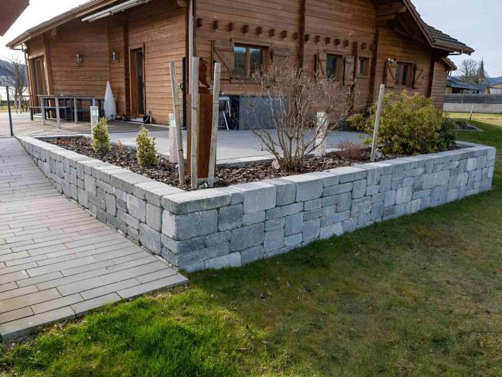 Création de muret décoratif jardin 